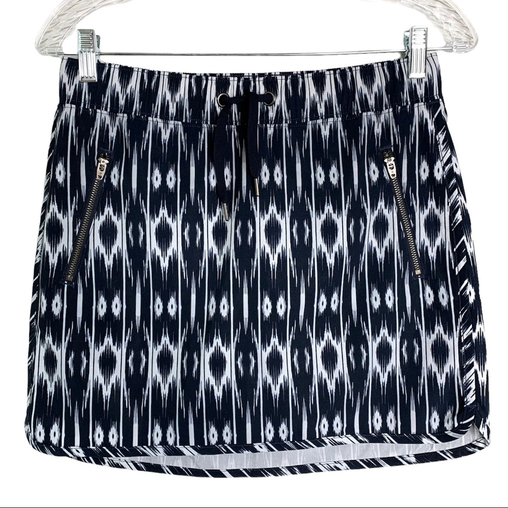 Athleta Navy and White Patterned Skort